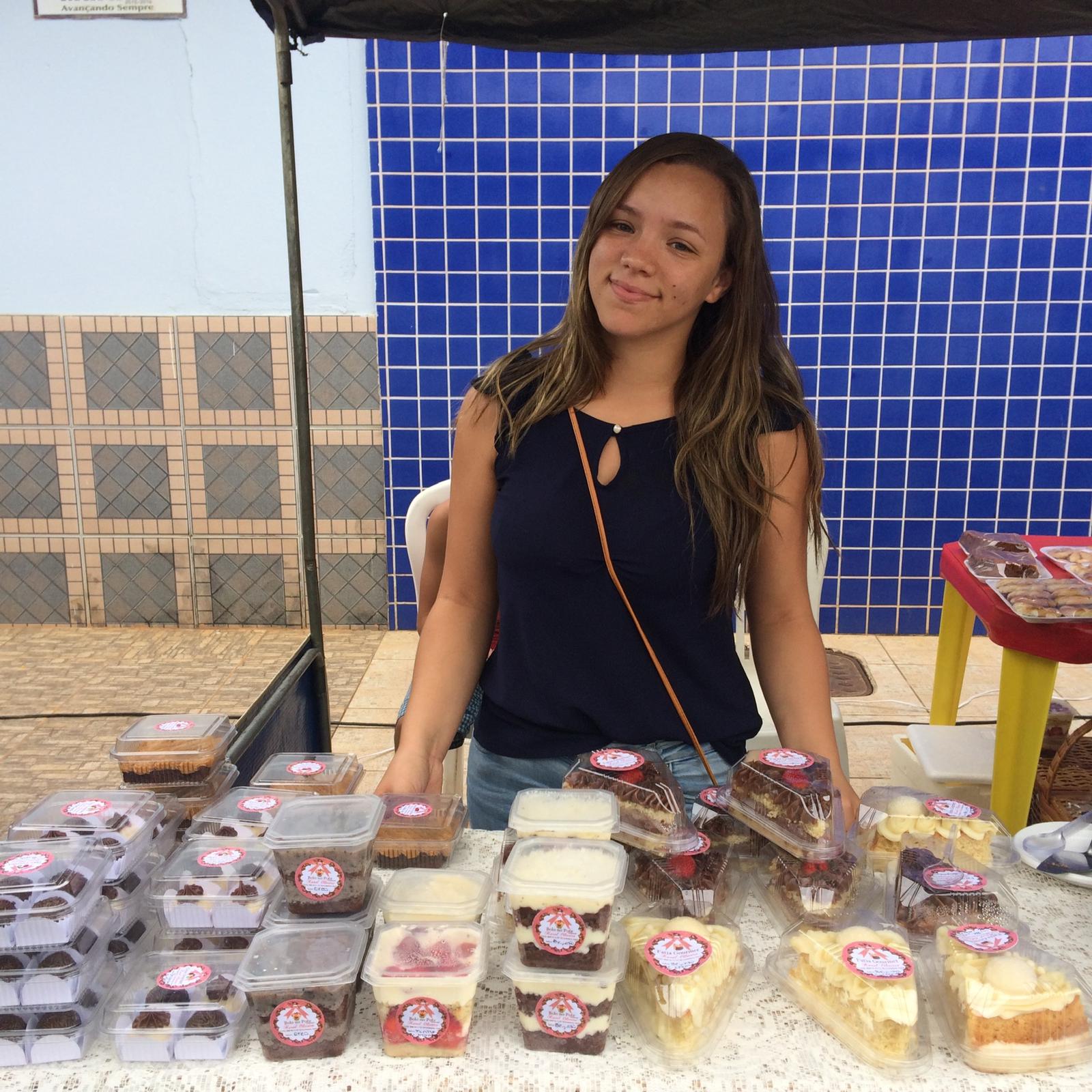 Primeira feirinha — vendendo bolo no pote para sustentar o sonho
